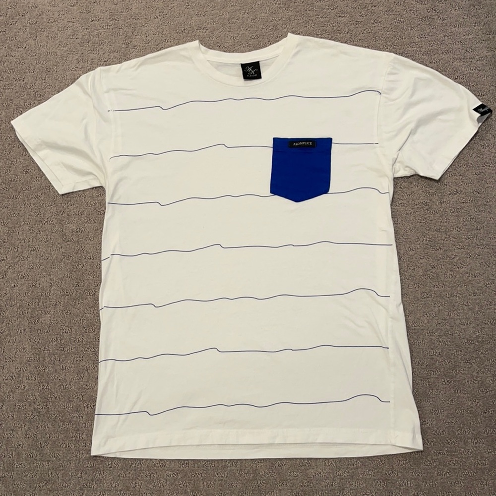 Akomplice Tee